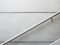 Acero inoxidable vs. otros materiales: ¿Por qué el acero es el rey de las barandillas?