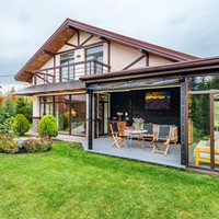 ¡Aumenta el espacio de tu terraza con un techo móvil!