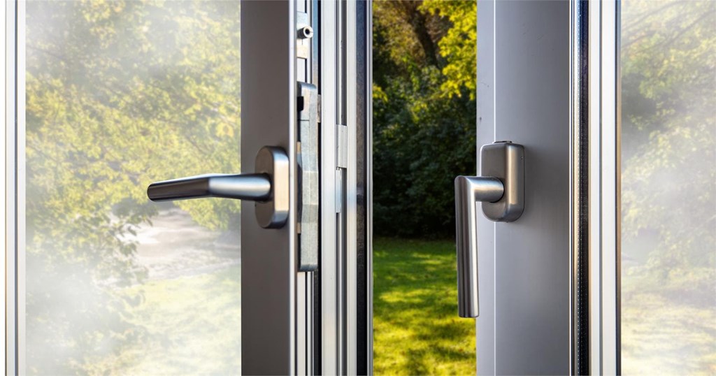 Consejos para limpiar y cuidar tus puertas de aluminio y PVC