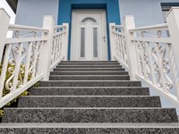 ¿Se puede instalar una barandilla de aluminio en una escalera de mármol o piedra?