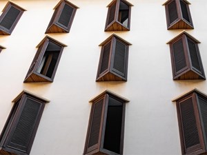 Sistemas solares que duren: guía para un mantenimiento sin complicaciones