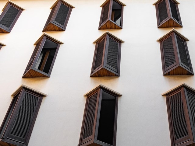 Sistemas solares que duren: guía para un mantenimiento sin complicaciones
